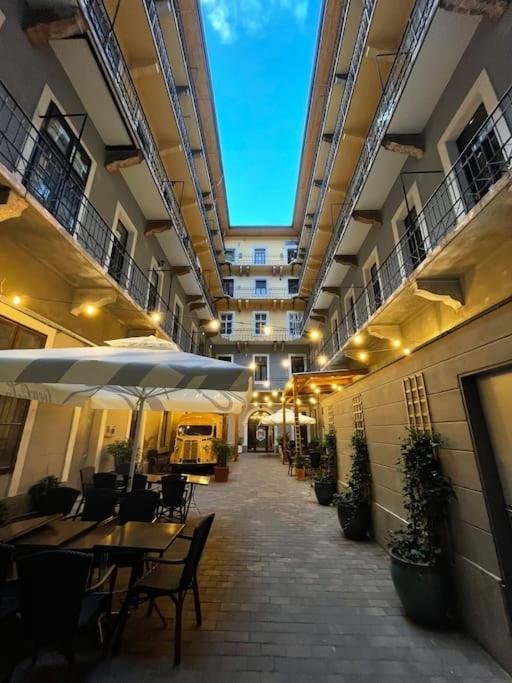 B333 Apartment - In The Heart Of The City Budapest Bagian luar foto